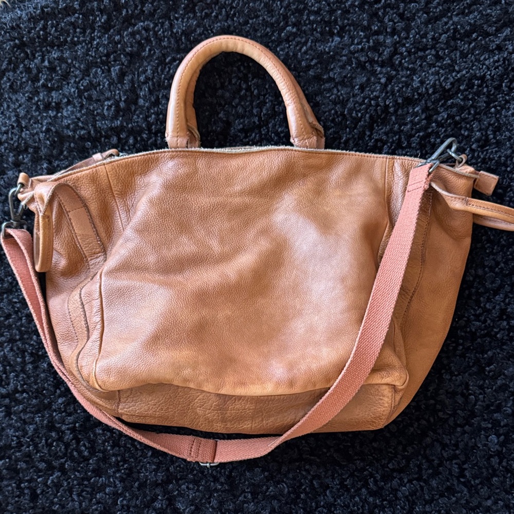 Leslie Leather Tote - Picture 6 of 12
